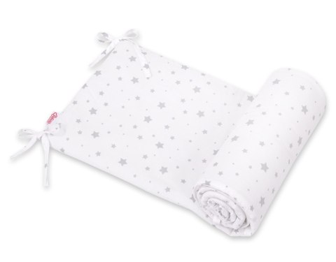Bobono Uniwersalny ochraniacz do łóżeczka - mini gwiazdki szare na białym tle