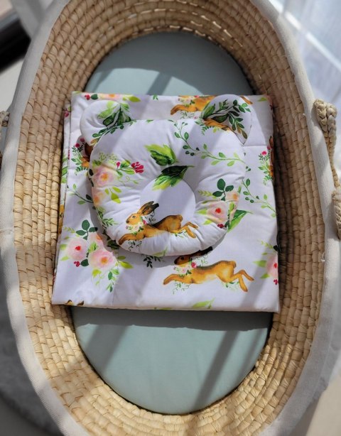 My Sweet Baby Kołderka z wypełnieniem i poduszka profilowana Miś - zestaw 2cz. - w lesie