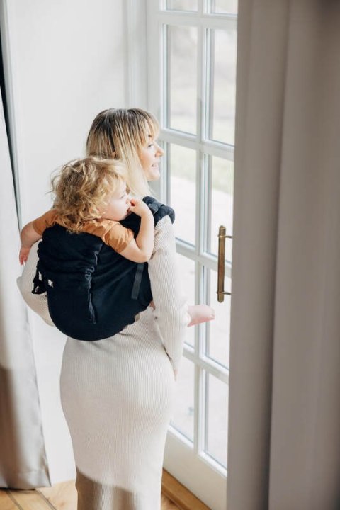 Nosidło Klamrowe Onbuhimo PRO z tkaniny żakardowej (59% bawełna, 41% wełna merino), rozmiar Preschool - PAWI OGON - PITCH BLACK