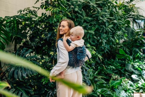 Nosidło Klamrowe Onbuhimo PRO z tkaniny żakardowej, (54% bawełna, 46% TENCEL™ Lyocell), rozmiar standard - RAINFOREST - NOCTURNA