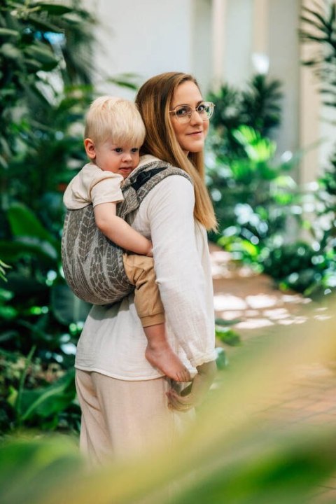 Nosidło Klamrowe Onbuhimo PRO z tkaniny żakardowej (63% Bawełna, 37% Jedwab), rozmiar standard - SZKICE NATURY - EPIC