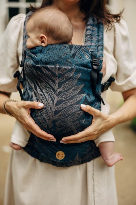 Nosidełko LennyLight z tkaniny żakardowej (54% bawełna, 46% TENCEL™ Lyocell), rozmiar standard - RAINFOREST - NOCTURNAL