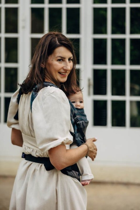 Nosidełko LennyLight z tkaniny żakardowej (54% bawełna, 46% TENCEL™ Lyocell), rozmiar standard - RAINFOREST - NOCTURNAL