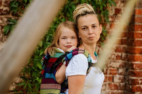 Nosidełko LennyPreschool z tkaniny skośno-krzyżowej 100% bawełna, rozmiar preschool - KARUZELA BARW