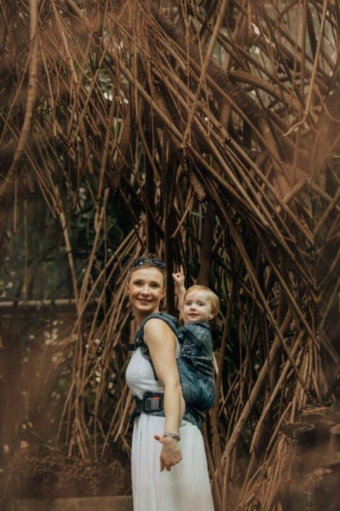 Nosidełko LennyPreschool z tkaniny żakardowej (54% bawełna, 46% TENCEL™ Lyocell), rozmiar preschool - RAINFOREST - NOCTURNAL