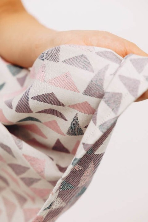 Żakardowa chusta kółkowa do noszenia dzieci, 61% bawełna, 39% wiskoza bambusowa, ramię bez zakładek - EAGLE ROCKS - PEAK - stand