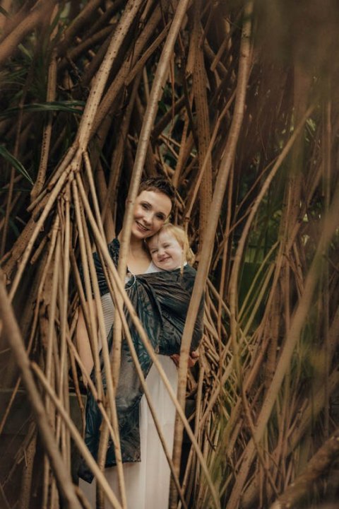 Żakardowa chusta kółkowa do noszenia dzieci, ramię bez zakładek, (54% bawełna, 46% TENCEL™ Lyocell) - RAINFOREST - NOCTURNAL - s