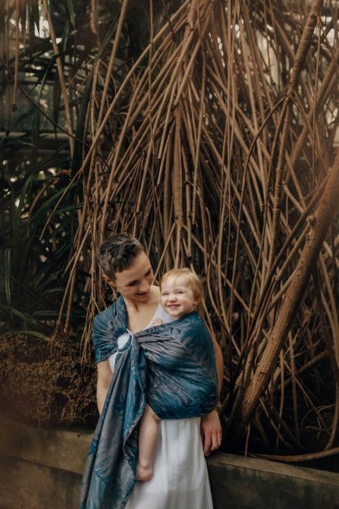 Żakardowa chusta kółkowa do noszenia dzieci, ramię bez zakładek, (54% bawełna, 46% TENCEL™ Lyocell) - RAINFOREST - NOCTURNAL - s