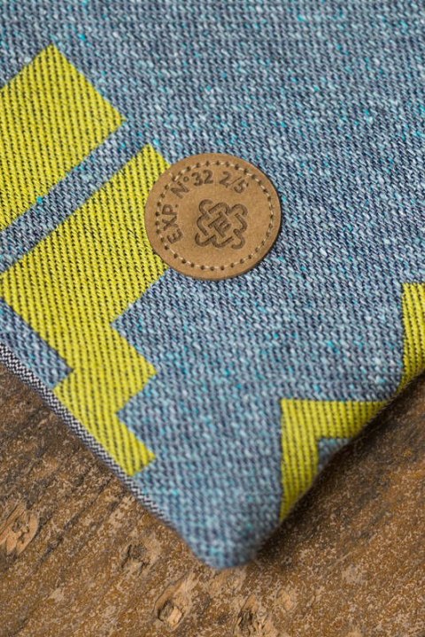 Żakardowa chusta do noszenia dzieci (37% bawełna czesana, 28% wełna merino, 23% jedwab noil, 8% jedwab morwowy, 4% kaszmir) - EK