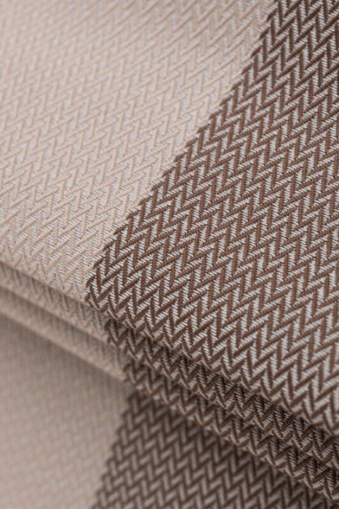 Moja pierwsza chusta do noszenia dzieci, tkana splotem jodełkowym, bawełna - MAŁA JODEŁKA BABY CAFFE LATTE - rozmiar L