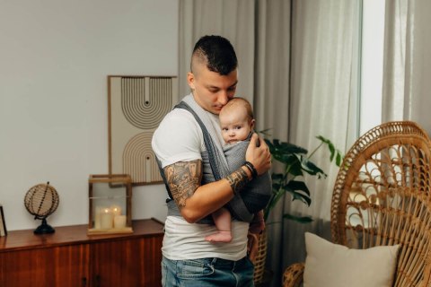 Chusta do noszenia dzieci, tkana splotem jodełkowym, bawełna - MAŁA JODEŁKA OMBRE SZARY - rozmiar S
