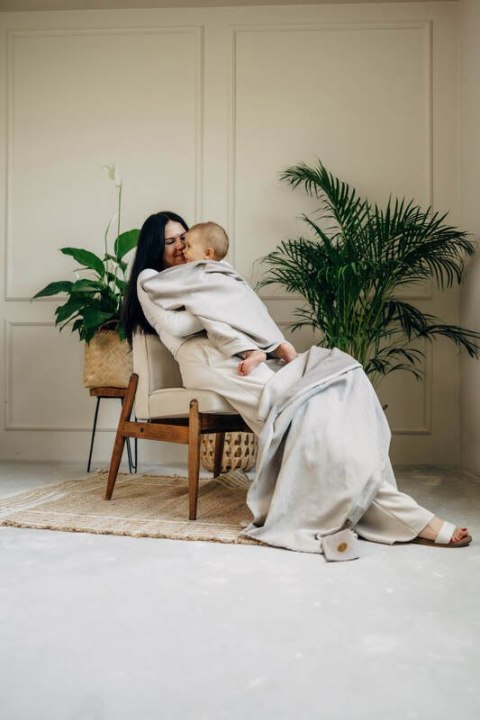 Chusta do noszenia dzieci, tkana splotem jodełkowym, bawełna - MAŁA JODEŁKA ALMOND - rozmiar XS