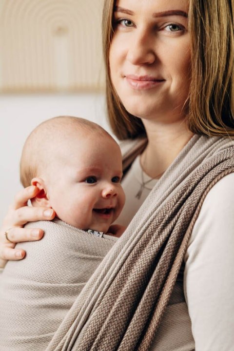 Moja pierwsza chusta do noszenia dzieci, tkana splotem jodełkowym, bawełna - MAŁA JODEŁKA BABY CAFFE LATTE - rozmiar XS