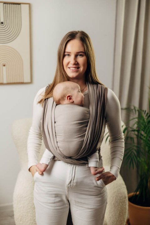 Moja pierwsza chusta do noszenia dzieci, tkana splotem jodełkowym, bawełna - MAŁA JODEŁKA BABY CAFFE LATTE - rozmiar XS