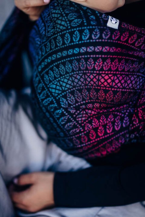 Żakardowa chusta do noszenia dzieci, 60% bawełna, 28% wełna merino, 8% jedwab, 4% kaszmir - PAWI OGON - CZARNY OPAL - rozmiar M