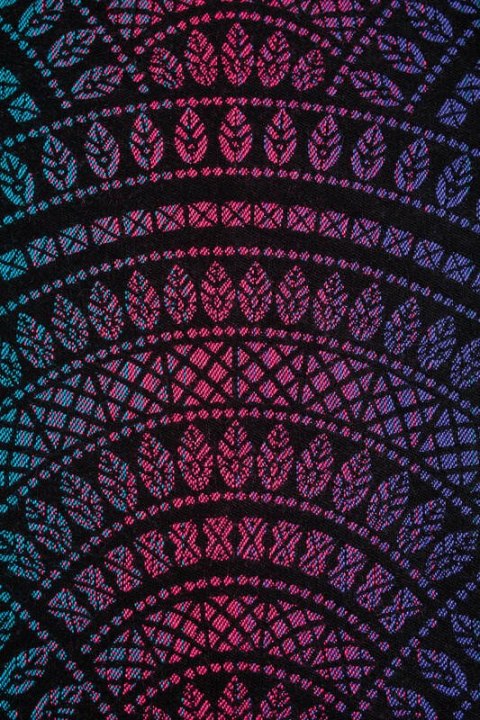 Żakardowa chusta do noszenia dzieci, 60% bawełna, 28% wełna merino, 8% jedwab, 4% kaszmir - PAWI OGON - CZARNY OPAL - rozmiar XL