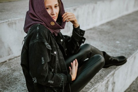 Komin (warstwa zewnętrzna 60% Bawełna 28% Len 12% Jedwab Tussah; warstwa wewnętrzna 100% bawełna) - MAŁA PERŁA VARIETE Z CZARNYM