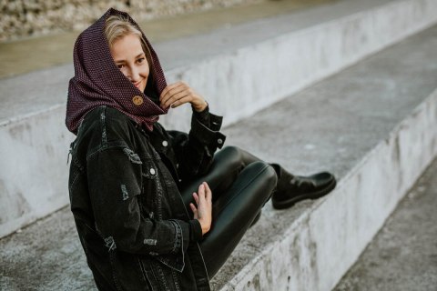 Komin (warstwa zewnętrzna 60% Bawełna 28% Len 12% Jedwab Tussah; warstwa wewnętrzna 100% bawełna) - MAŁA PERŁA VARIETE Z CZARNYM