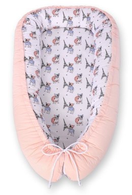 Bobono Kokon niemowlęcy dwustronny kojec otulacz Premium BOBONO- buldożki pudrowy róż