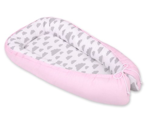 Bobono Kokon niemowlęcy dwustronny kojec otulacz Premium BOBONO- chmurki szare/różowy