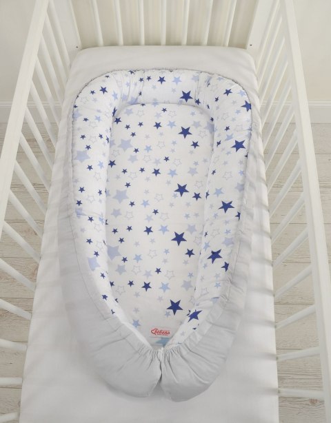 Bobono Kokon niemowlęcy dwustronny kojec otulacz Premium BOBONO- gwiazdki biało-niebieskie