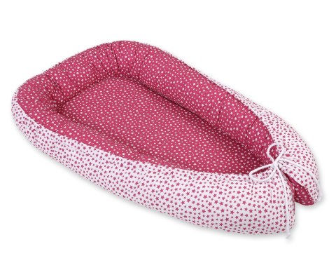 Bobono Kokon niemowlęcy dwustronny kojec otulacz Premium BOBONO- gwiazdki bordowe