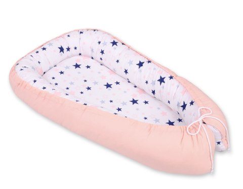 Bobono Kokon niemowlęcy dwustronny kojec otulacz Premium BOBONO- gwiazdki granatowo-różowe na