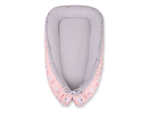 Bobono Kokon niemowlęcy dwustronny kojec otulacz Premium BOBONO- króliczki baletnice różowe