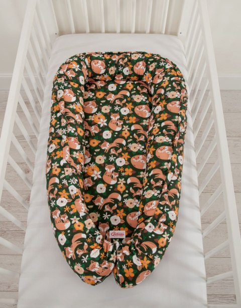 Bobono Kokon niemowlęcy dwustronny kojec otulacz Premium BOBONO- lisia rodzinka na zieleni