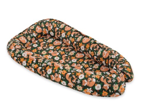 Bobono Kokon niemowlęcy dwustronny kojec otulacz Premium BOBONO- lisia rodzinka na zieleni