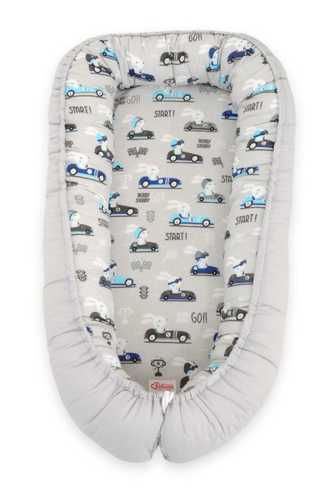 Bobono Kokon niemowlęcy dwustronny kojec otulacz Premium BOBONO- zające w autkach szare/ szary