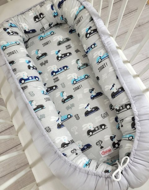 Bobono Kokon niemowlęcy dwustronny kojec otulacz Premium BOBONO- zające w autkach szare/ szary